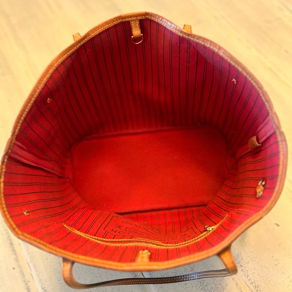 Authentic Louis Vuitton Neverfull MM Tote - Picture 4 of 11